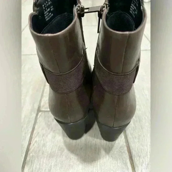 Clarks Women Lucette Jewel Dark Brown Leather Ankle Boots Rubber Sole Size 10 - Picture 8 of 10